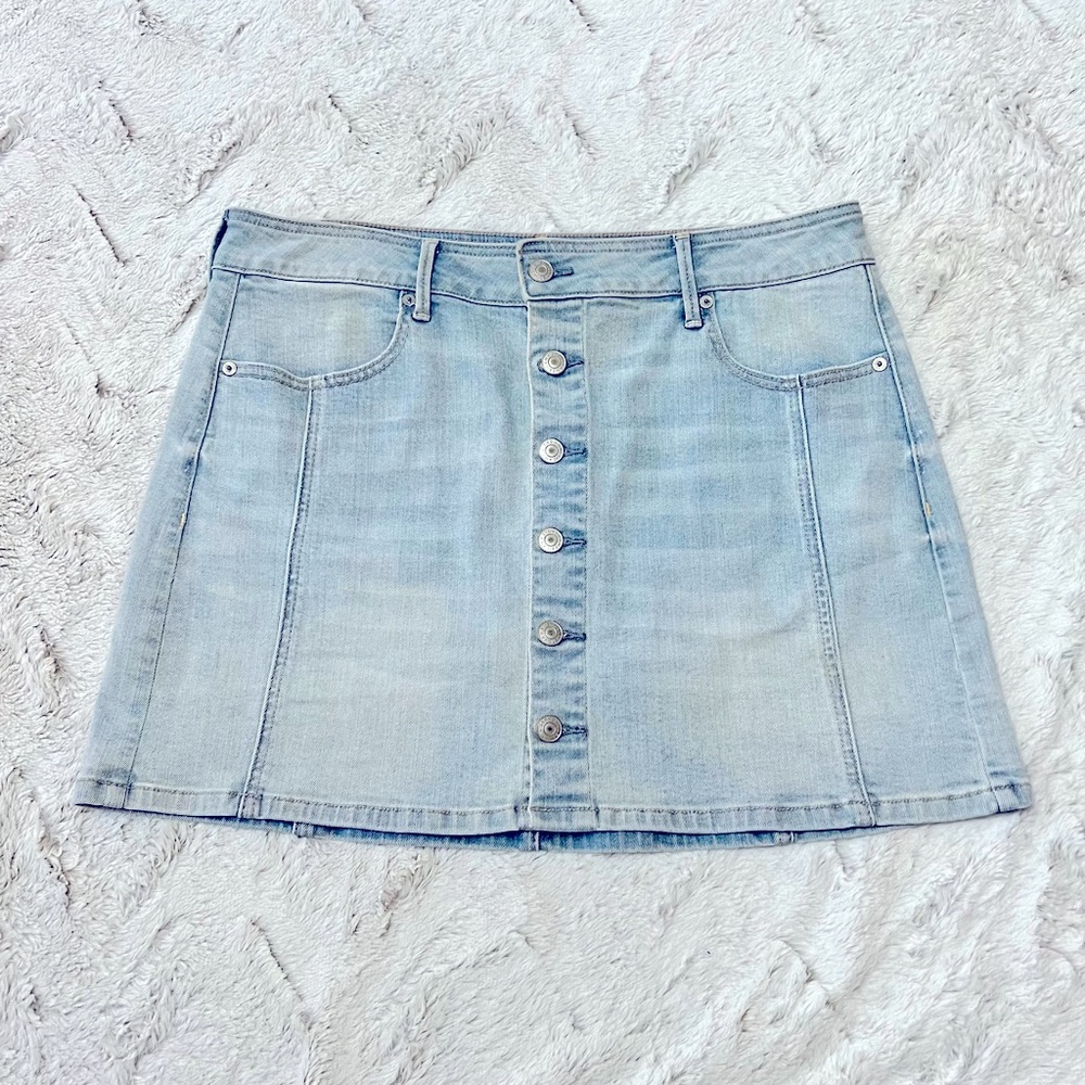 American Eagle- Denim skirt with buttons, light blue wash, size 14